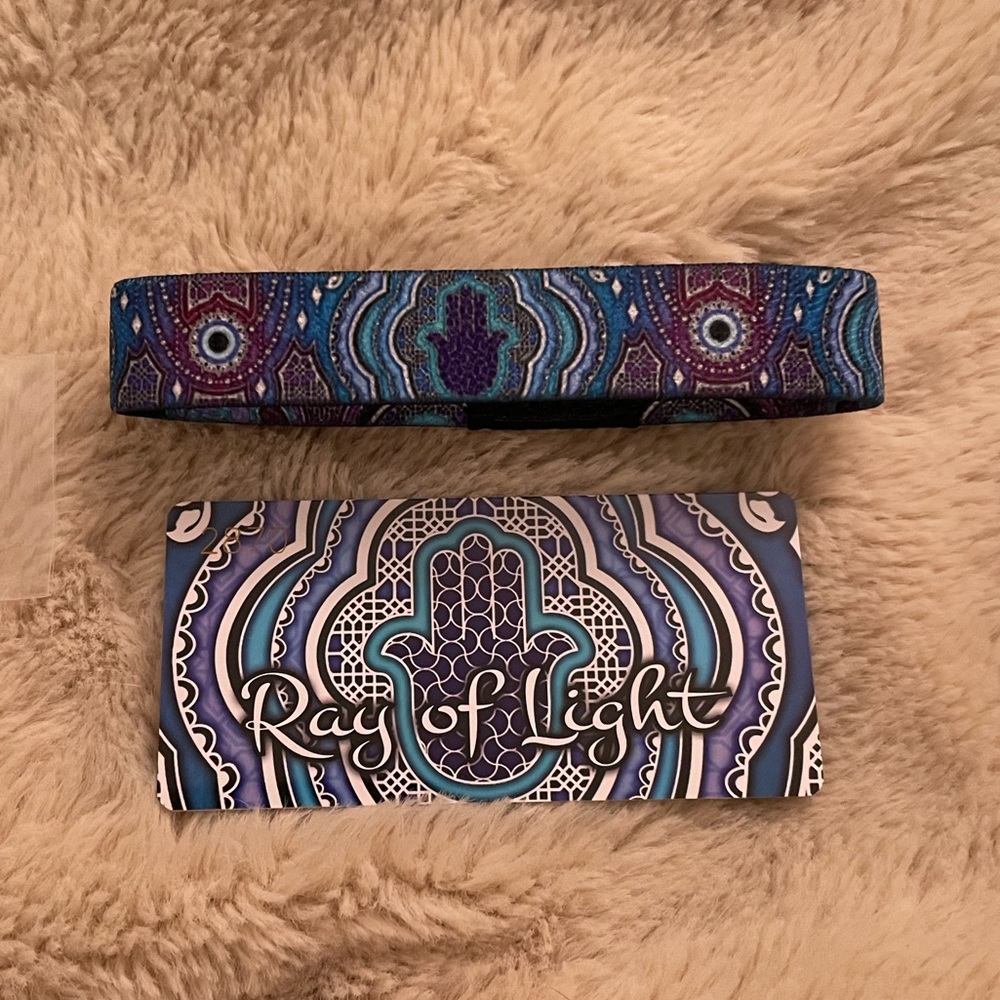 NWT Zox wristband. Ray of Light #2870. Includes matching charm.